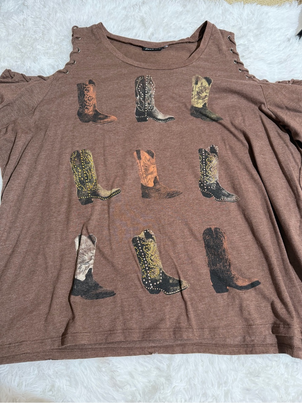 JOEI & I 2X Women’s Brown Cold-Shoulder Boot Graphic Tee cowboy western theme